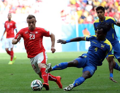 Lượt trận đầu bảng E Thụy Sĩ-Ecuador: Dấu ấn Hitzfeld ảnh 1